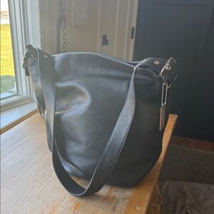 Vintage! Rare find Coach XL bucket Black Leather Shoulder Bag